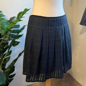 Vince Pleated Grid Weave Black Above Knee Skirt Size 2 Preppy Academia